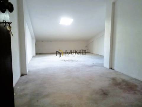 Apartamento T3 Com Arrumo Junto à Praia