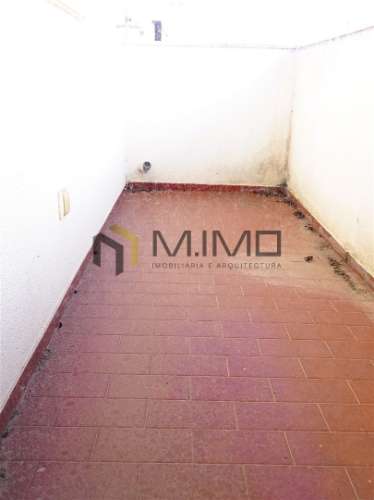 Apartamento T3 Com Arrumo Junto à Praia