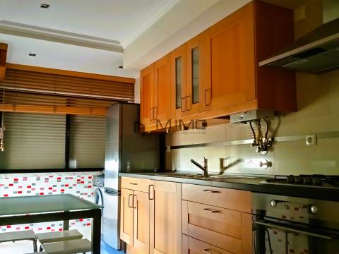 Apartamento T3 Com Arrumo Junto à Praia