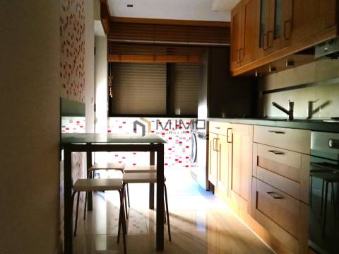 Apartamento T3 Com Arrumo Junto à Praia