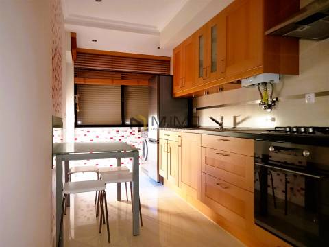 Apartamento T3 Com Arrumo Junto à Praia