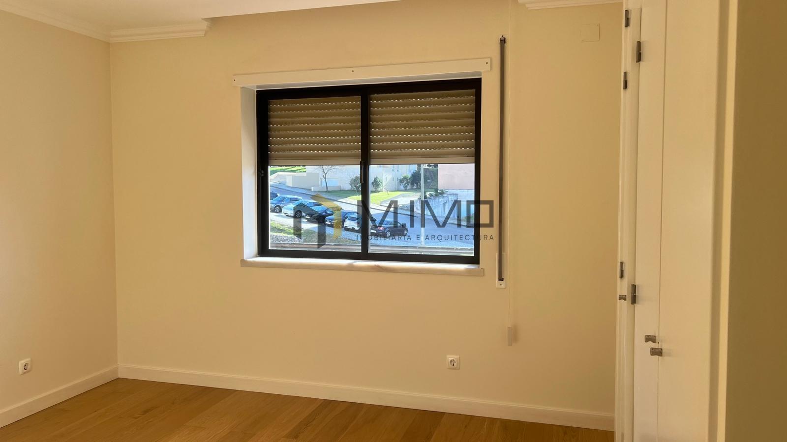 Apartamento T3 Com Arrumo Junto à Praia