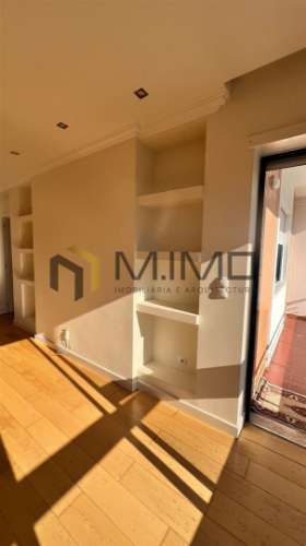 Apartamento T3 Com Arrumo Junto à Praia