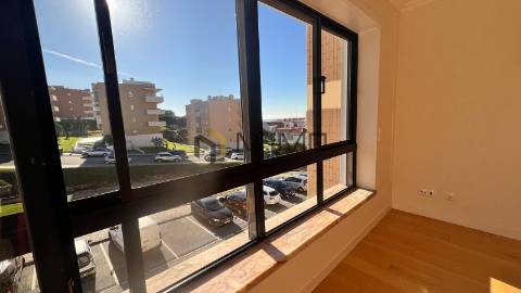 Apartamento T3 Com Arrumo Junto à Praia