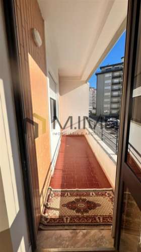 Apartamento T3 Com Arrumo Junto à Praia