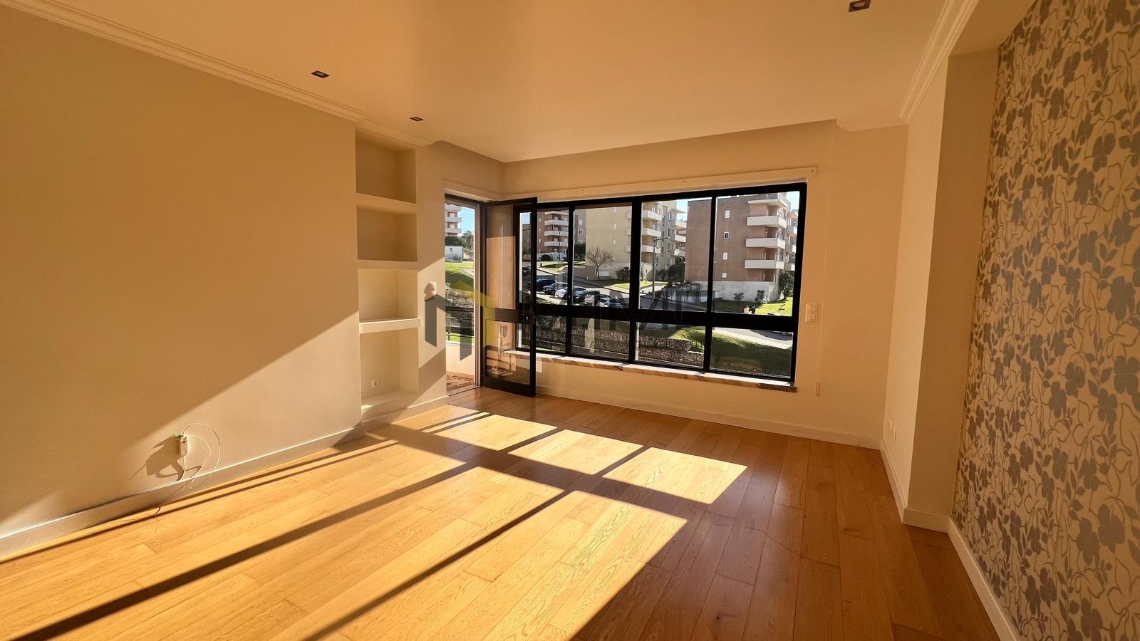 Apartamento T3 Com Arrumo Junto à Praia