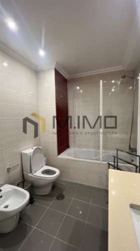 Apartamento T3 Com Arrumo Junto à Praia