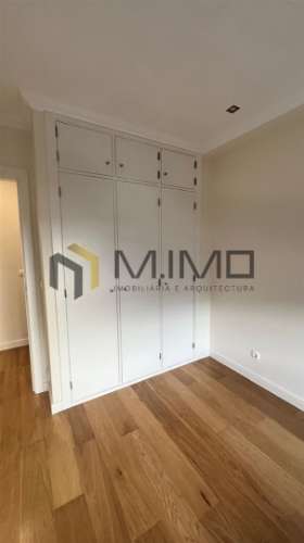 Apartamento T3 Com Arrumo Junto à Praia