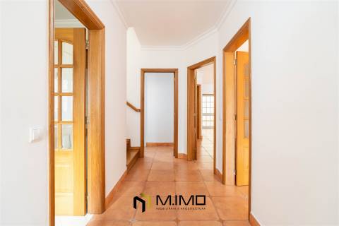 Moradia M3 com Vista Mar e Terraço Panorâmico – A 5 Minutos da Praia