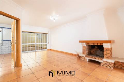 Moradia M3 com Vista Mar e Terraço Panorâmico – A 5 Minutos da Praia