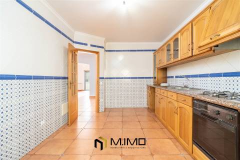 Moradia M3 com Vista Mar e Terraço Panorâmico – A 5 Minutos da Praia