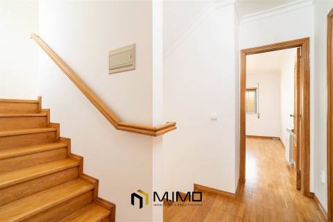 Moradia M3 com Vista Mar e Terraço Panorâmico – A 5 Minutos da Praia