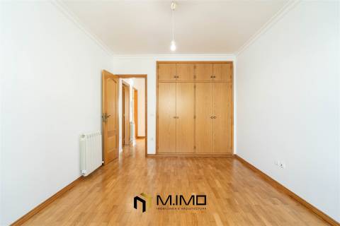 Moradia M3 com Vista Mar e Terraço Panorâmico – A 5 Minutos da Praia