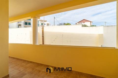 Moradia M3 com Vista Mar e Terraço Panorâmico – A 5 Minutos da Praia