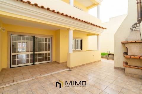 Moradia M3 com Vista Mar e Terraço Panorâmico – A 5 Minutos da Praia