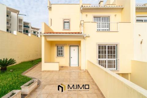 Moradia M3 com Vista Mar e Terraço Panorâmico – A 5 Minutos da Praia