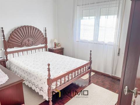 Moradia M6 com Terreno e Garagens – Perto da Praia