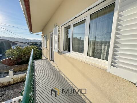 Moradia M6 com Terreno e Garagens – Perto da Praia