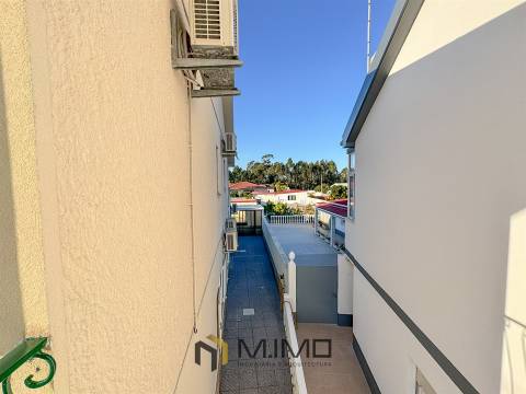 Moradia M6 com Terreno e Garagens – Perto da Praia