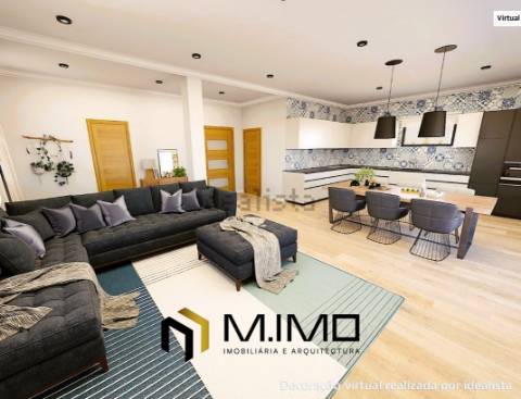 Moradia M6 com Terreno e Garagens – Perto da Praia