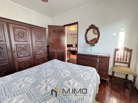 Moradia M6 com Terreno e Garagens – Perto da Praia