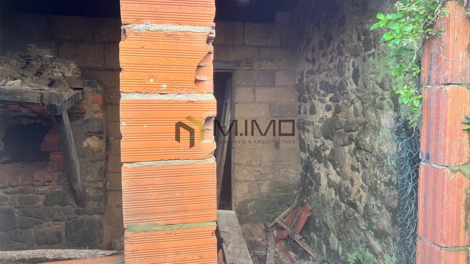 Moradia devoluta em Zona Reabilitação urbana_Quiaios_Próximo da Praia Murtinheira