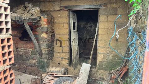 Moradia devoluta em Zona Reabilitação urbana_Quiaios_Próximo da Praia Murtinheira