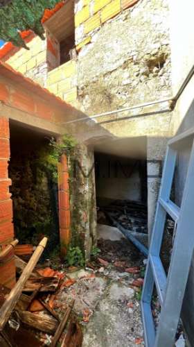 Moradia devoluta em Zona Reabilitação urbana_Quiaios_Próximo da Praia Murtinheira