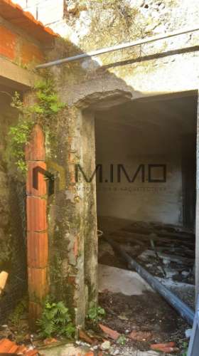 Moradia devoluta em Zona Reabilitação urbana_Quiaios_Próximo da Praia Murtinheira