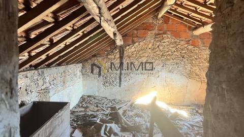 Moradia devoluta em Zona Reabilitação urbana_Quiaios_Próximo da Praia Murtinheira