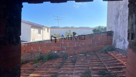 Moradia devoluta em Zona Reabilitação urbana_Quiaios_Próximo da Praia Murtinheira