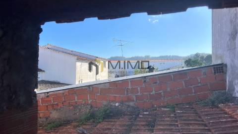 Moradia devoluta em Zona Reabilitação urbana_Quiaios_Próximo da Praia Murtinheira