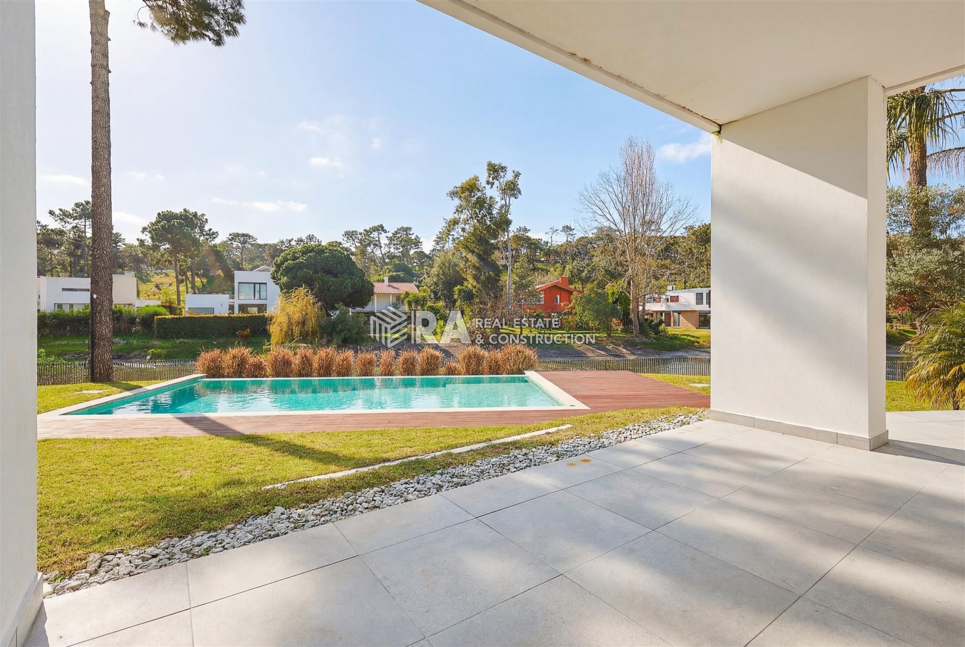 Moradia Isolada T6 Venda em Charneca de Caparica e Sobreda,Almada