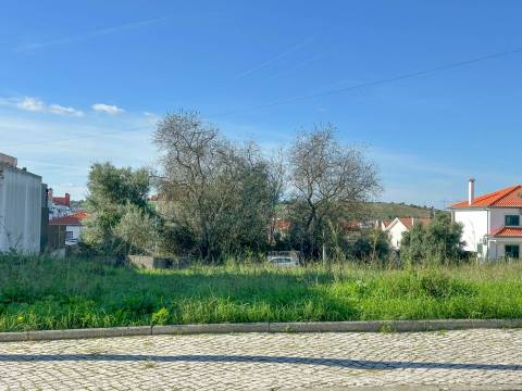 Terreno para construção de moradia isolada em Torres Novas