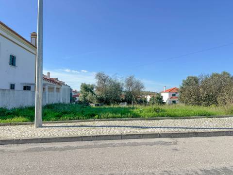 Terreno para construção de moradia isolada em Torres Novas