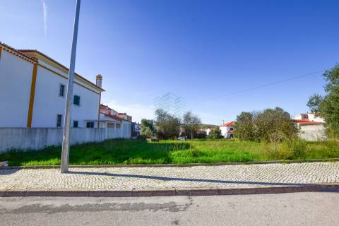 Terreno para construção de moradia isolada em Torres Novas