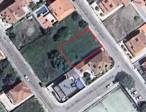 Terreno para construção de moradia isolada em Torres Novas