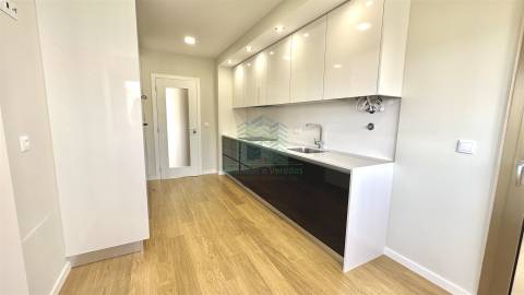 Excelente apartamento T4 Novo, em Santa Maria dos Olivais, Tomar