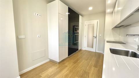Excelente apartamento T4 Novo, em Santa Maria dos Olivais, Tomar