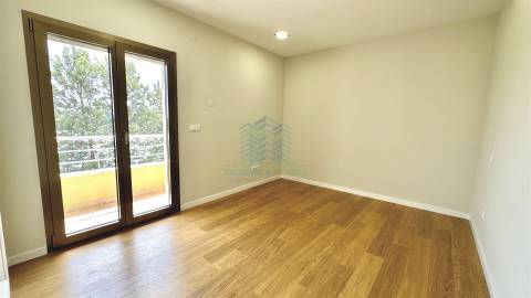 Excelente apartamento T4 Novo, em Santa Maria dos Olivais, Tomar