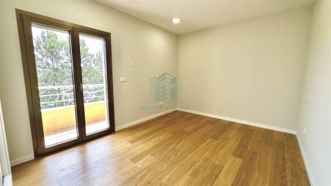 Excelente apartamento T4 Novo, em Santa Maria dos Olivais, Tomar