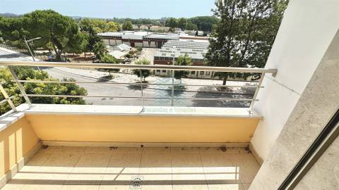 Excelente apartamento T4 Novo, em Santa Maria dos Olivais, Tomar