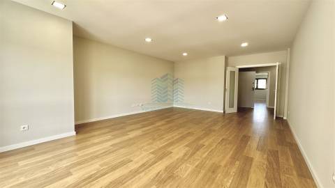 Excelente apartamento T4 Novo, em Santa Maria dos Olivais, Tomar