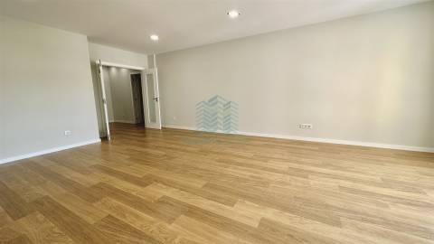 Excelente apartamento T4 Novo, em Santa Maria dos Olivais, Tomar