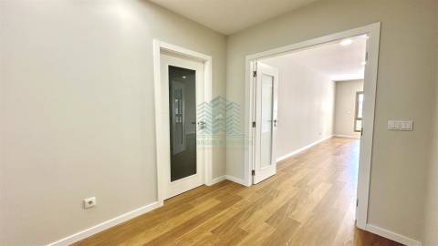 Excelente apartamento T4 Novo, em Santa Maria dos Olivais, Tomar