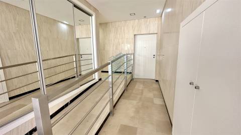 Excelente apartamento T4 Novo, em Santa Maria dos Olivais, Tomar