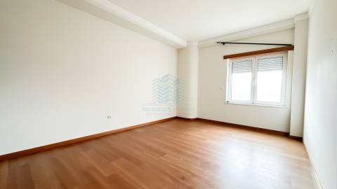 Apartamento T2 com arrecadação na cave - Torres Novas