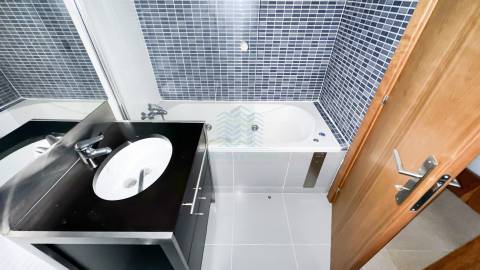 Apartamento T2 com arrecadação na cave - Torres Novas