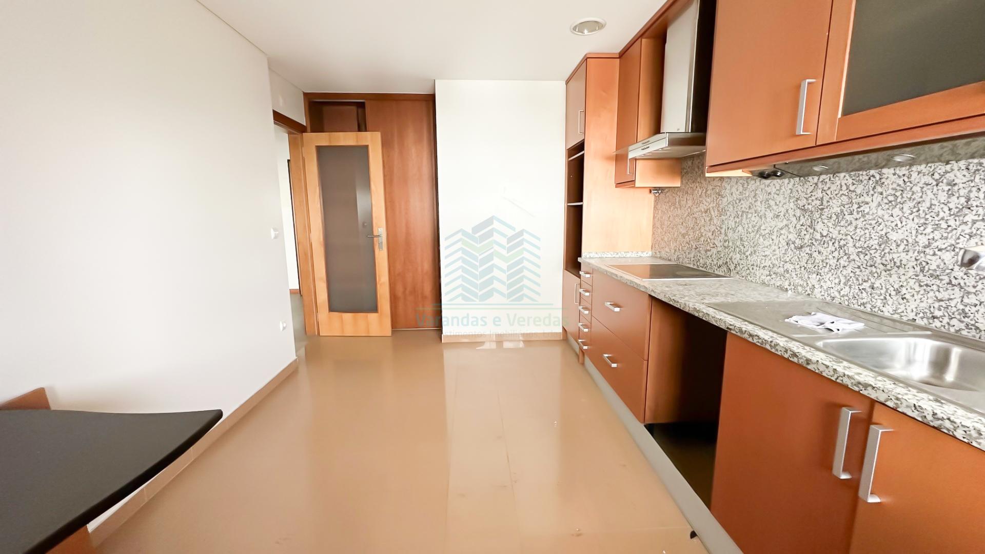 Apartamento T2 com arrecadação na cave - Torres Novas