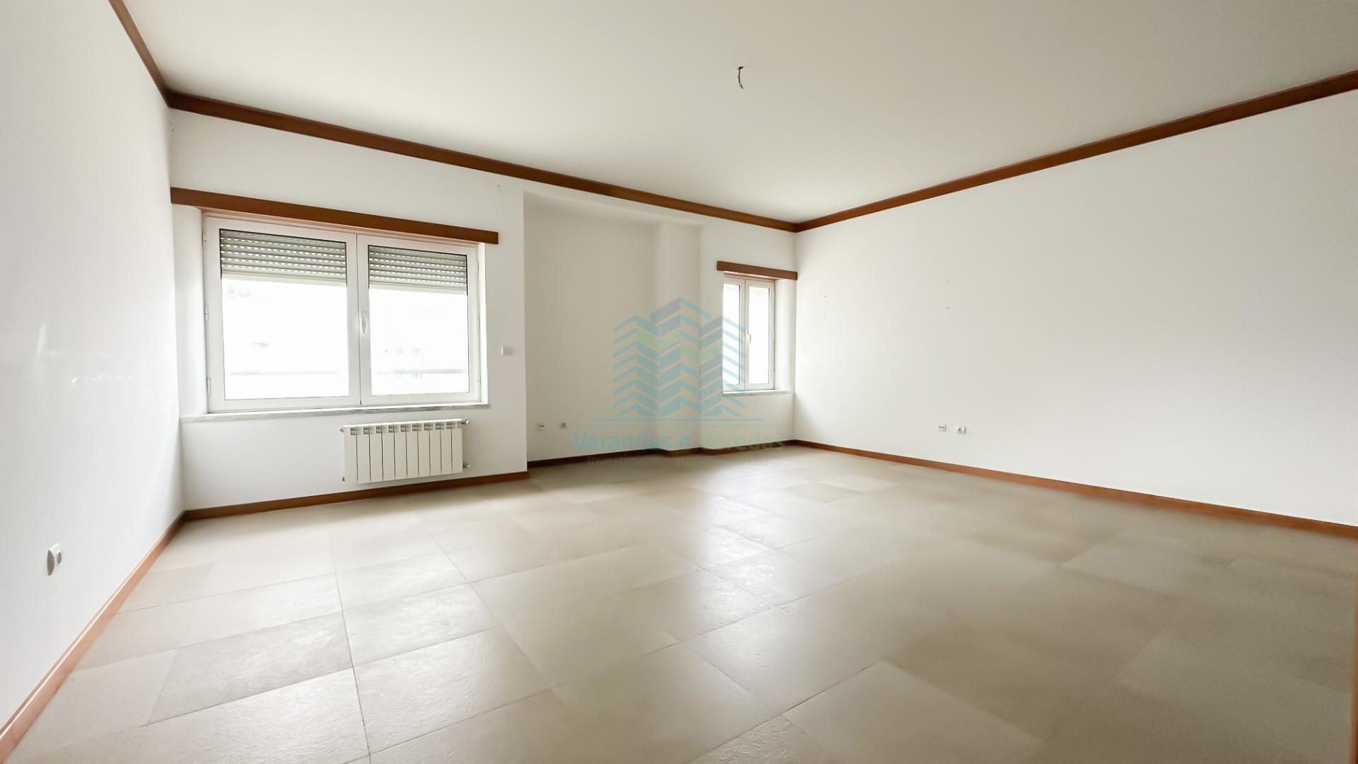 Apartamento T2 com arrecadação na cave - Torres Novas